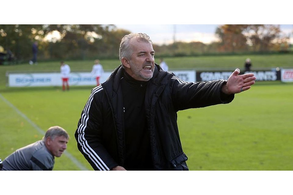Elvir Melunovic kann seinem treffsichersten Schützling an diesem Wochenende keine Kommandos zurufen.       Archivfoto: Mario Luge