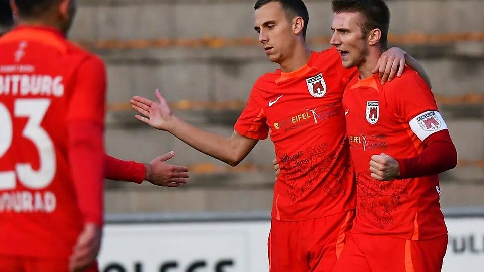 Die Bitburger um Joshua Bierbrauer (rechts) und Simon Floß wollen nach der Niederlage gegen Andernach eine Reaktion im Eifelderby bei der SG Schneifel zeigen. Trainer Fabian Ewertz fordert eine „Top-Einstellung“.