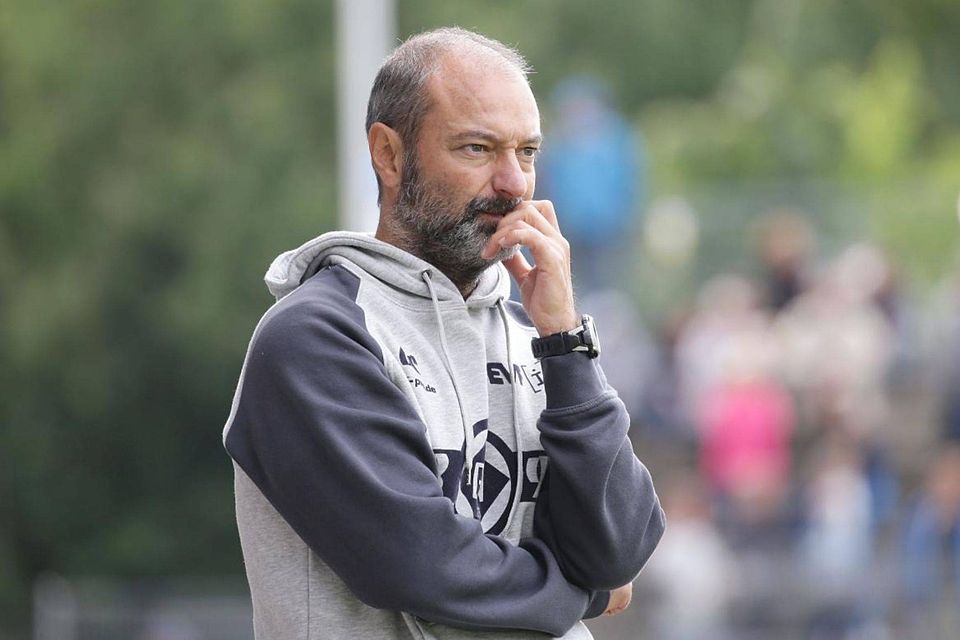 Viel Unverständnis über die Art und Weise der Entscheidung, Hessen Kassel in die Regionalliga aufsteigen zu lassen: Göppingens Trainer Gianni Coveli.