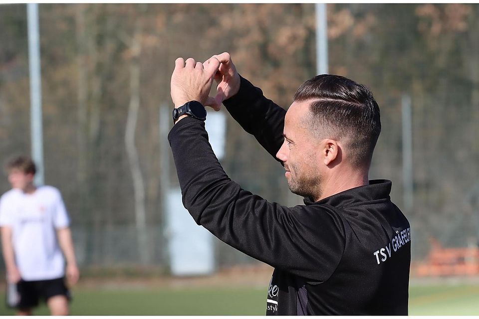 TSV Gräfefling gegen TSG Pasing am 28.02.26 ab 13.15 Uhr. Trainer Andreas Gries. Freude über 2. Tor. Foto: Dagmar Rutt
