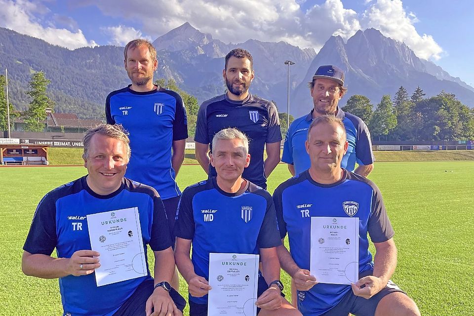 Trainer mit C-Lizenz: (h.v.l.) Korbininan Strodl (E2-Jugend), Bachir Saleh (E1), Andreas Rühl (D2), (v.v.l.) Stefan Hornsteiner (E1). Marcel Deptuller (D1), Michael Bauer (B1).