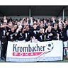 Der neue Kreispokalsieger in Jubelpose: Die SpVg Olpe besiegte im Endspiel den VfR Rüblinghausen mit 4:0.   Fotos: leem