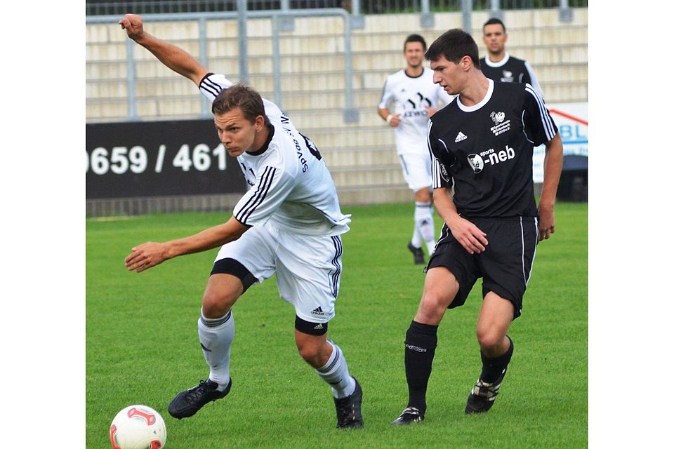 Ralf Egeter (l.) traf zum 1:0-Siegtreffer gegen den SV Erlenbach. F: Dagmar Nachtigall Ralf Egeter (l.) traf zum 1:0-Siegtreffer gegen den SV Erlenbach. F: Dagmar Nachtigall