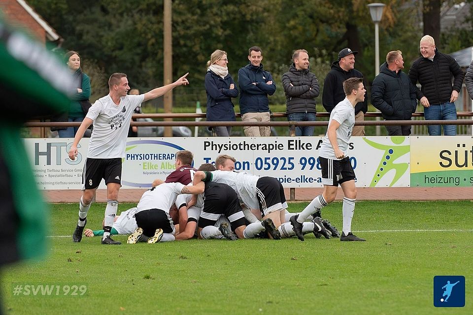 Emotionaler Jubel des SV Wietmarschen nach dem 2:2 Last-Minute-Ausgleich in der 6. Minute der Nachspielzeit.