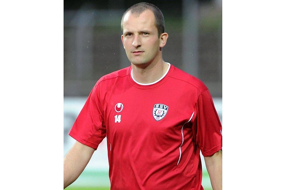 Denis Lapaczinski ist Organisator und Mitspieler des Benefizspieles. In der ersten Zweitligasaison setzte ihn Trainer Armin Veh als Libero ein.