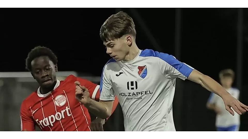 Louis Krämer (re.) von Steinbachs A-Junioren im Hessenpokalduell mit Kickers Offenbach. © TSV Steinbach