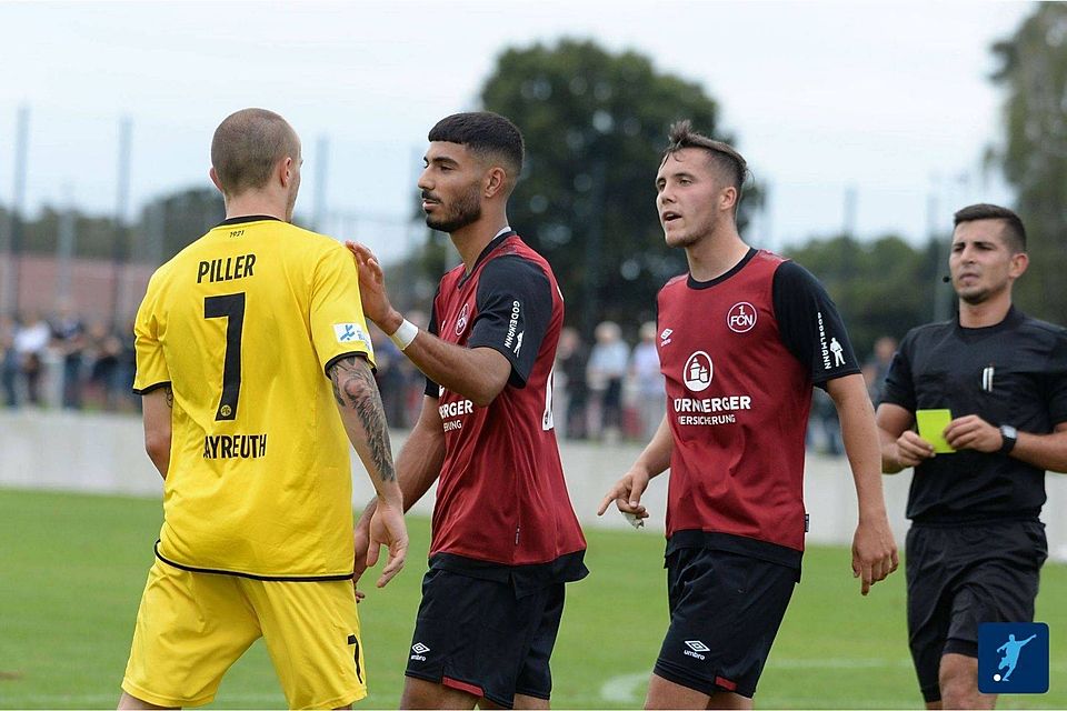 Alex Piller (li.) und die SpVgg Bayreuth bekommen es mit den Youngsters des 1. FC Nürnberg zu tun.