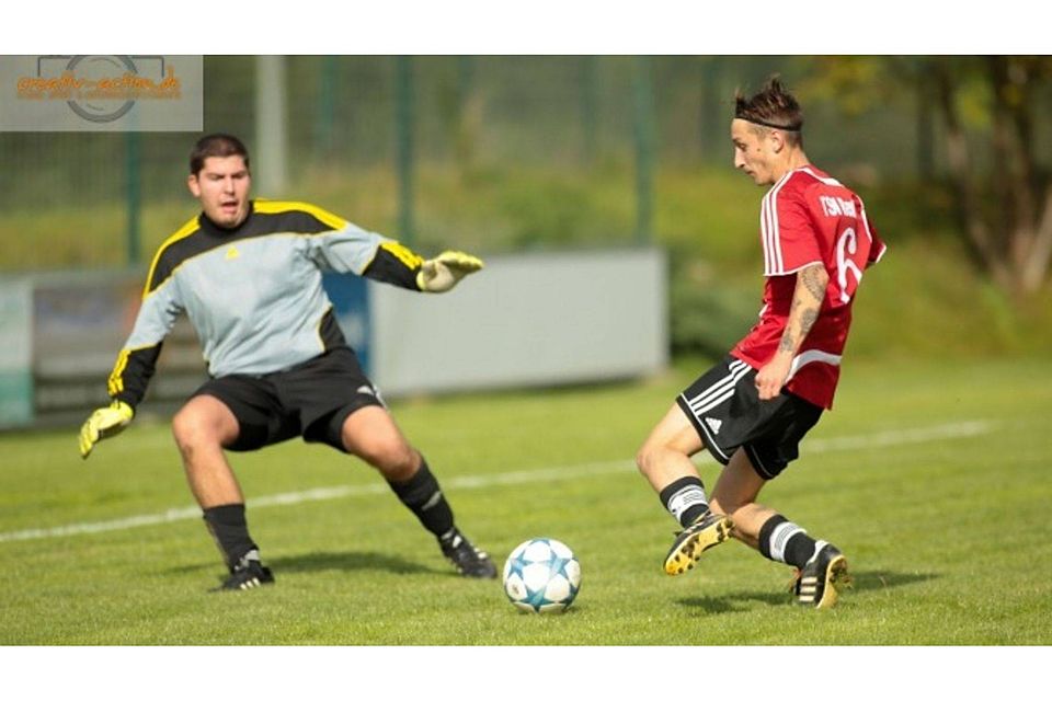 Wird am kommenden Sonntag der Reuther Philipp Horn (rechts) auch gegen den SV Riglasreuth wieder einlochen? F: Creativ-Action.de Wird am kommenden Sonntag der Reuther Philipp Horn (rechts) auch gegen den SV Riglasreuth wieder einlochen? F: Creativ-Action.de