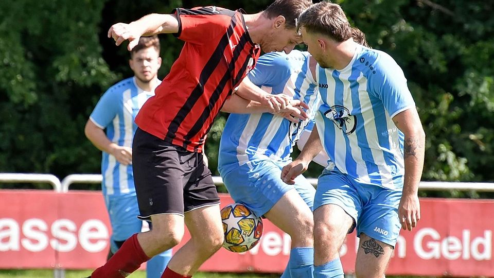 Fußball B Klasse TSV Türkenfeld in blau gegen SV Kottgeisering in rot