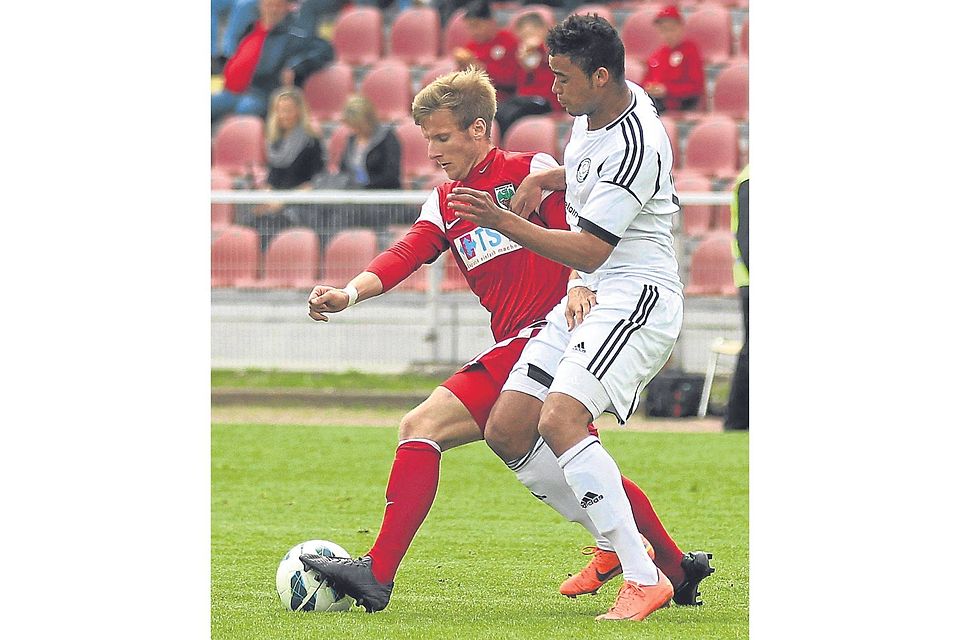 Kämpfer mit Führungsqualitäten: Dem Defensiv-Allrounder Benjamin Himmel (links) ist bei der Zusammenstellung der künftigen Wormatia-Mannschaft eine zentrale Rolle zugedacht. Foto: pa/Dirigo/Archiv Kämpfer mit Führungsqualitäten: Dem Defensiv-Allrounder Benjamin Himmel (links) ist bei der Zusammenstellung der künftigen Wormatia-Mannschaft eine zentrale Rolle zugedacht. Foto: pa/Dirigo/Archiv