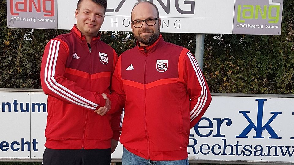 Sven Pelz (links) und Fußballvorstand FSV Stelden Joe Schempp