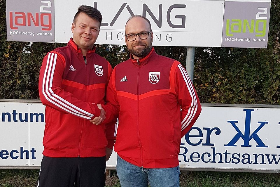Sven Pelz (links) und Fußballvorstand FSV Stelden Joe Schempp
