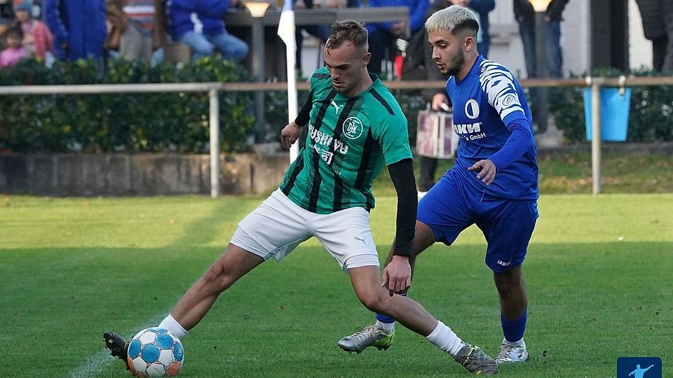 Ein enges Topduell lieferten sich die beiden Viktoria-Mannschaften - Urberach (rechts, in blau ) und Dieburg (links, in grün). 