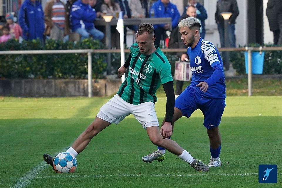 Ein enges Topduell lieferten sich die beiden Viktoria-Mannschaften - Urberach (rechts, in blau ) und Dieburg (links, in grün). 