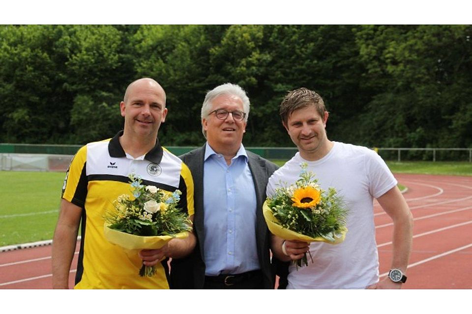 Nach sieben Jahren geht Schütz mit einem lachenden und einem weinenden Auge. (von links Trainer Michael Schütz, SEF-Vorsitzender Walter Zellner und Co-Trainer Andreas Schwarz.)