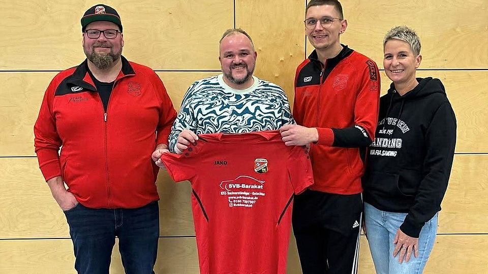 Von links: Abteilungsleiter Markus Hobmeier, Neu-Trainer Patrick Meier, Spieler Alex Velitchko und 1. Vorständin Brigitte Bauer.