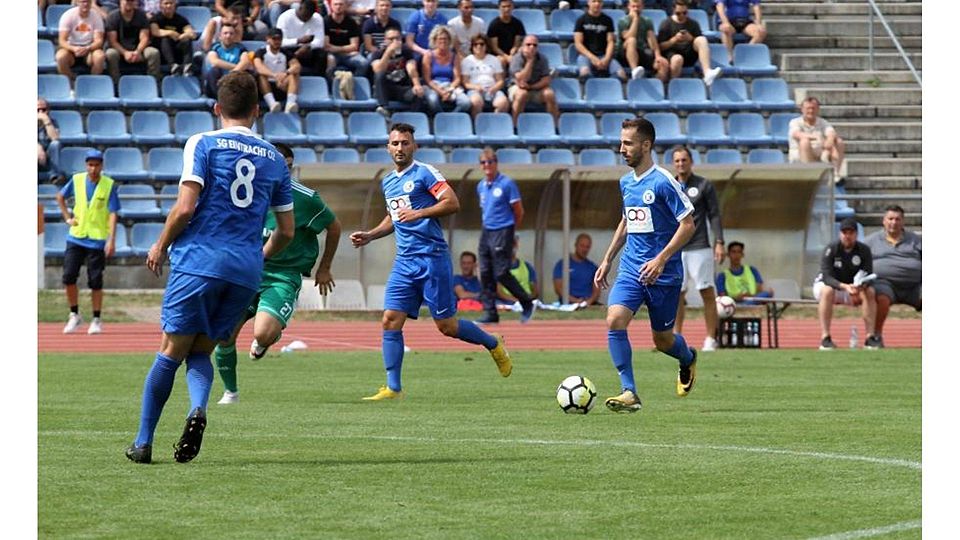 Stützen bei der SG Eintracht:Defensiv-Routinier Burak Tasci(am Ball) und Kapitän Bahri Bayir,der jüngst drei Mal traf. 	Foto: Mario Luge