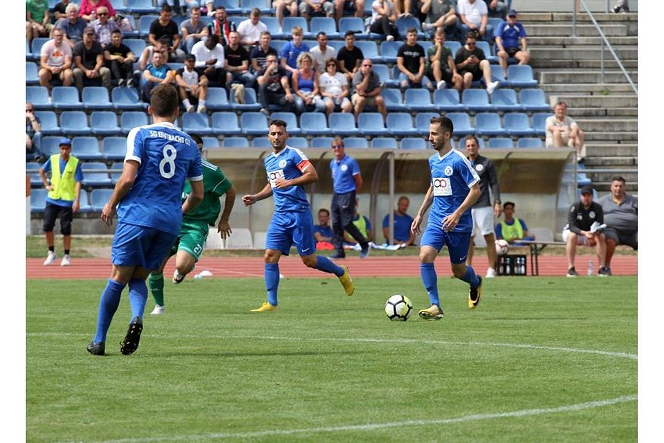 Stützen bei der SG Eintracht:Defensiv-Routinier Burak Tasci(am Ball) und Kapitän Bahri Bayir,der jüngst drei Mal traf. 	Foto: Mario Luge