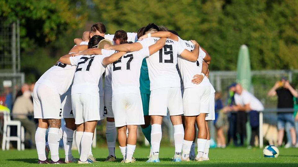 Eingeschworene Gemeinschaft: Der TSV Altheim kam in der Fußball-Gruppenliga zu einem unerwartet klaren 3:0 bei Viktoria Griesheim. (Symbolfoto)	Foto: Guido Schiek