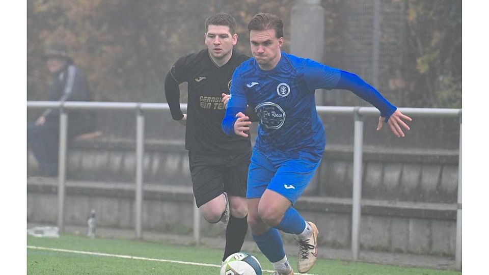 Auf und davon: Laurenz Bender (am Ball) von der SG Dornheim enteilt hier Christian Wolsiffer vom SV Concordia Gernsheim und sorgt mit seinem zweiten Treffer am Ende auch für den 4:2-Endstand gegen den Favoriten.	Foto: Uwe Krämer