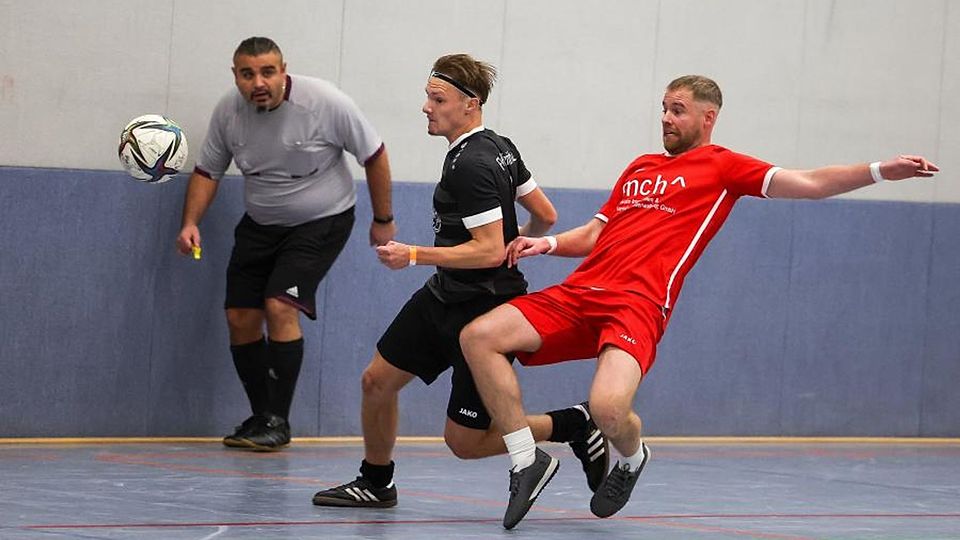Die jungen Wilden von Biebrich 02 (hier im Zwischenrunden-Spiel gegen Sonnenberg) mussten sich erst im Finale dem Gastgeber TSV Bleidenstadt geschlagen geben.	Foto: Frank Heinen / rscp