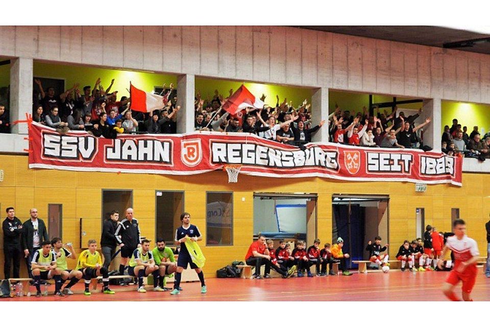 Die stimmgewaltige Anhängerschaft des SSV Jahn 1889 darf die Futsaler nun also auch bei der Deutschen Meisterschaft anfeuern. F: Würthele