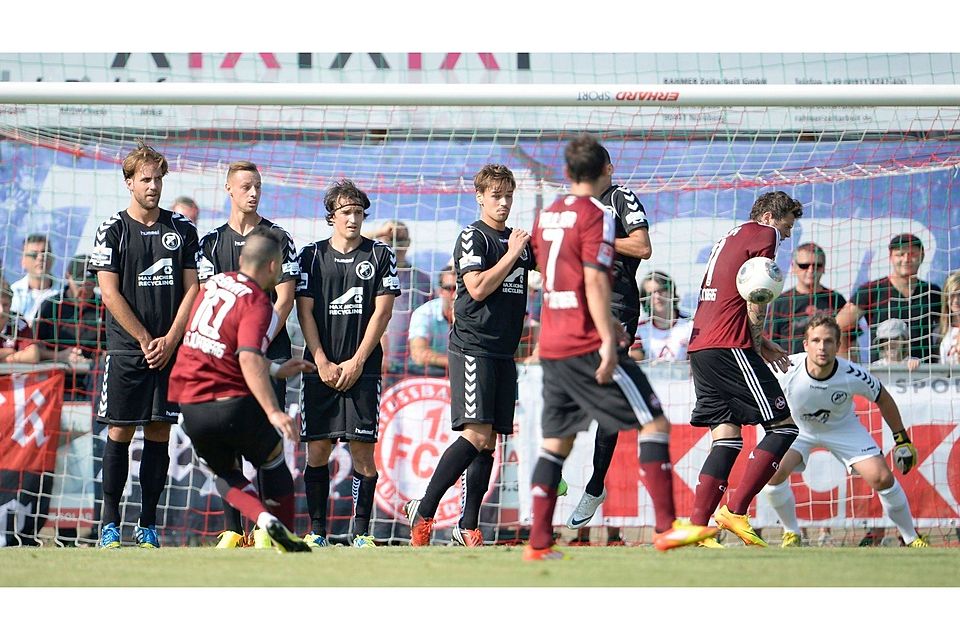 Timo Gebhart besorgte per Freistoß die zwischenzeitliche 1:0-Führung für den Club gegen Seligenporten (F.: Sportfoto Zink).