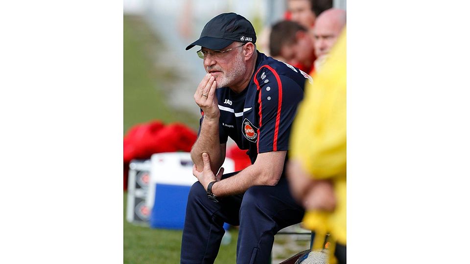 Peter Hogen musste mit seiner Mannschaft nach der Derbypleite in Walldorf hart ins Gericht gehen: "Ich bin extrem enttäuscht und habe Tendenzen von Selbstauflösung gesehen.". F: Pfeifer