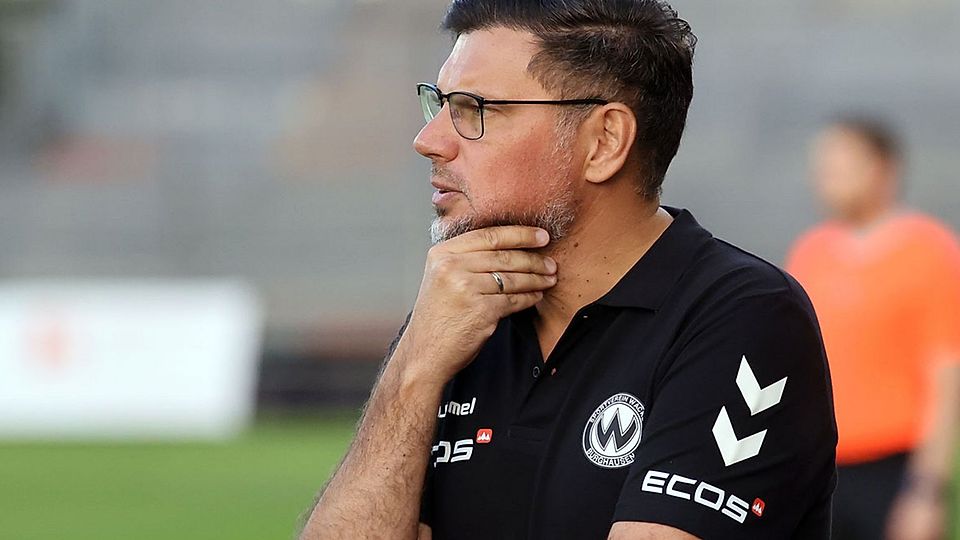 Robert Berg und seine Mannschaft treten am Freitagabend gegen den 1. FC Nürnberg II an.