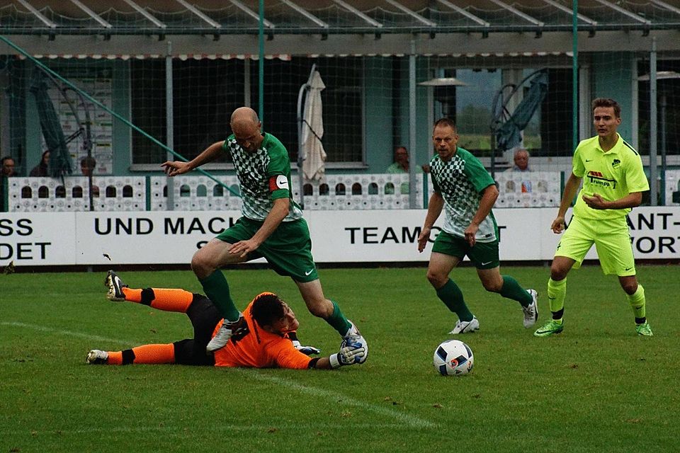 Der VfR Altenmünster hat sich mit dem 4:1 gegen Michelfeld auf Platz 11 der Tabelle in der Fußball-Bezirksliga geschossen.          Foto: Hans-Otto Hettler