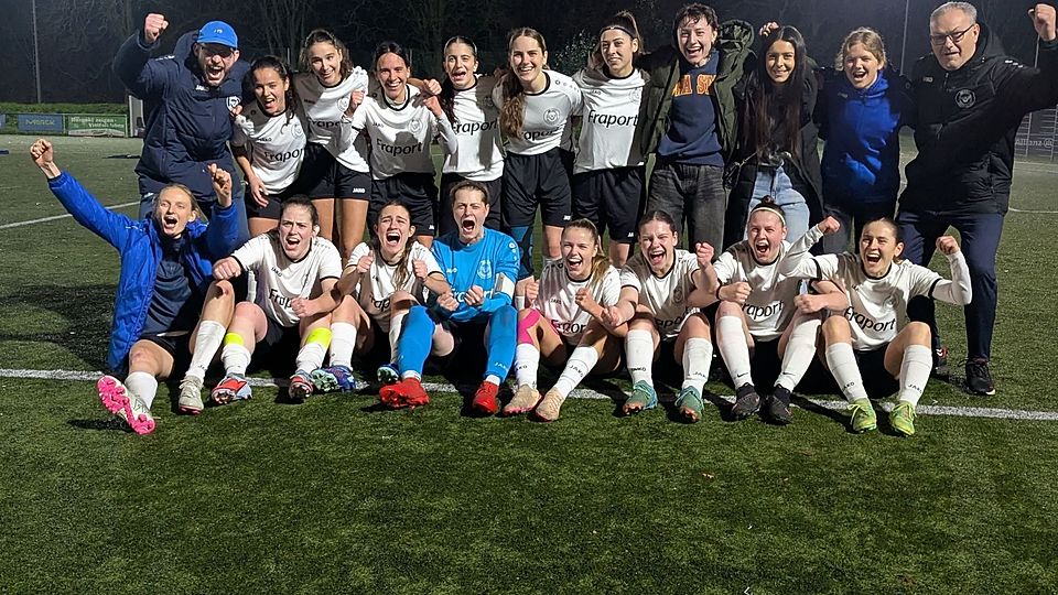 Jubel nach dem Pokalsieg gegen Nieder-Ramstadt.