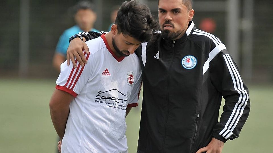 Deniz Tekin (rechts) verlässt Karadeniz mit sofortiger Wirkung. Den Verein hatte er bereits 2016/17 als Co-Trainer unterstützt, wie hier im Bild im damaligen Derby gegen den Türkischen SV.