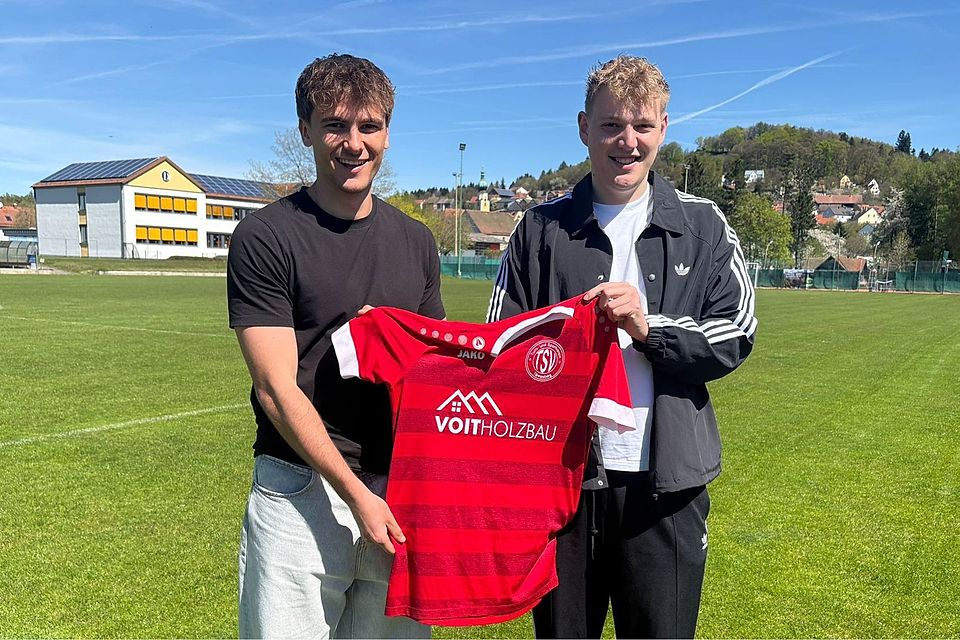 Sportlicher Leiter Lucio Lobinger (rechts) freut sich über die Zusage von Luis Kneissl.