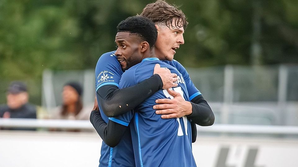 Kevin Lopes (vorne) und Doppelpacker Benedikt Frey waren zwei der vier Wenzenbacher Torschützen.