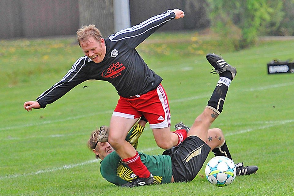 Matthias Nusko stellte mit seinen beiden Toren die Weichen zum 5:0-Sieg des SV Mering II.  Archivfoto: Rudi Fischer