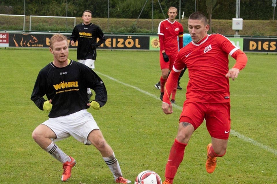 Der MTV Berg II (rot) spielt im Ligapokal der A-Klasse gegen den TSV Schäftlarn Unentschieden.