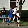 Norman Loos (hier in weiß, im Kopfballduell mit dem SV Geinsheim) erzielte für den VfB Bodenheim den entscheidenden Treffer gegen den VfR Grünstadt.
