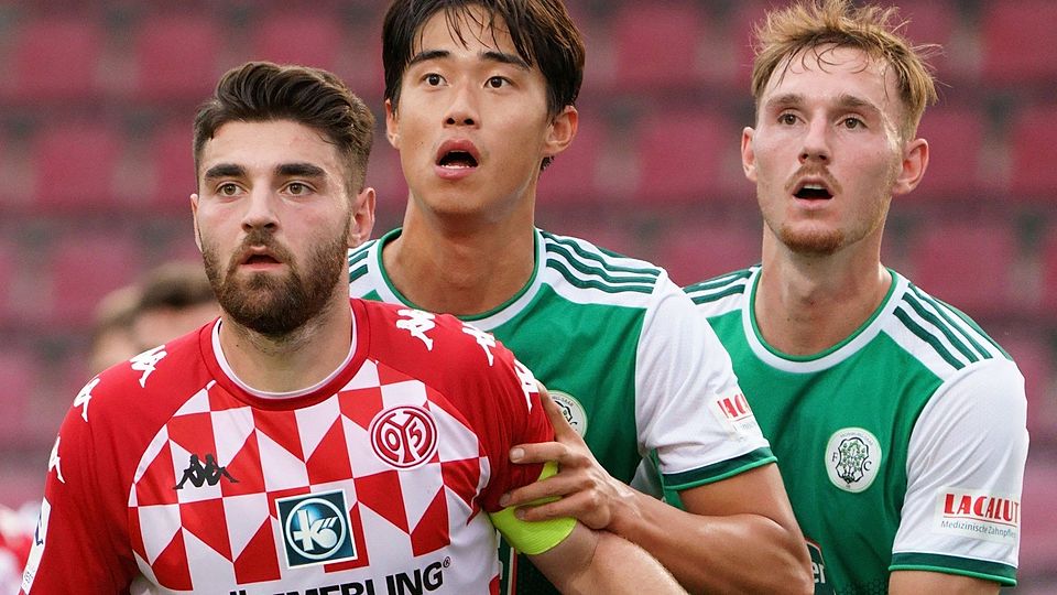 Benko Sabani, Seonghoon Cheeon und Philipp Schuck (r.). Der Letztgenannte wird fortan für den FC Schwabing auflaufen. Für Homburg und Pirmasens kommt Schuck auf über 120 Regionalliga-Einsätze.
