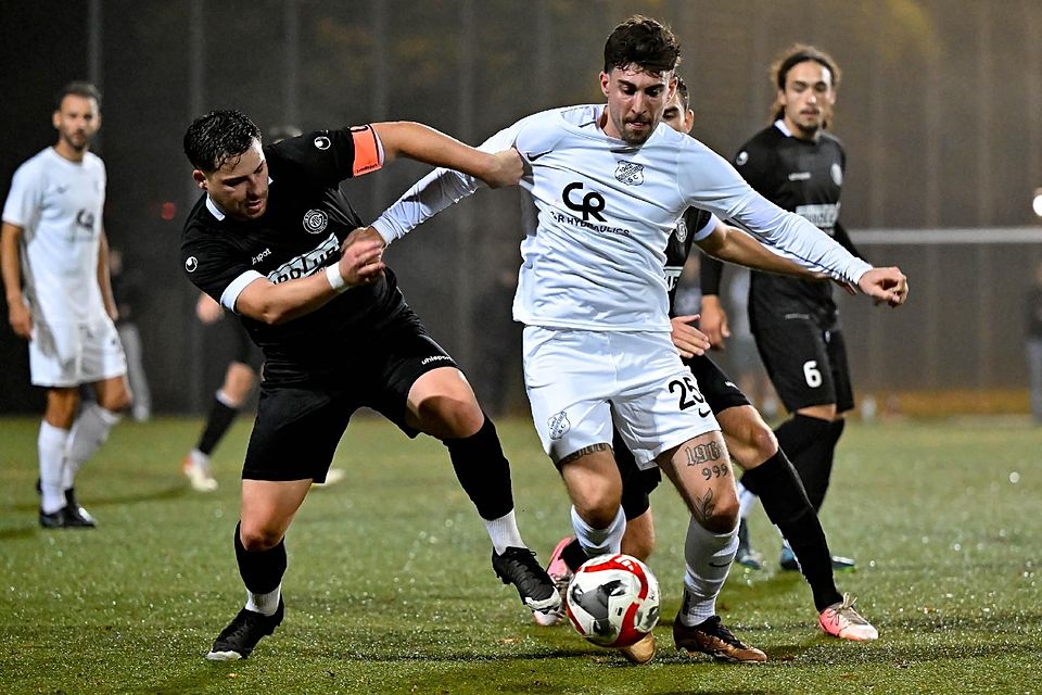 Kirchheimer SC - VfR Garching v.li.: Riccardo Basta (VfR Garching, 23) Lenny Gremm (Kirchheim, 25)