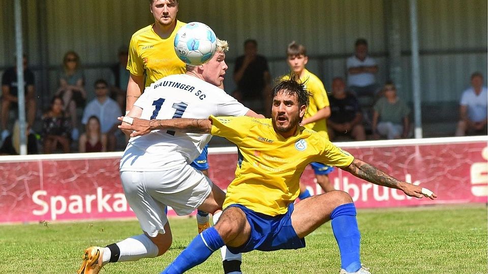 Der SC Fürstenfeldbruck (gelbe Trikots) im Spiel gegen den Gautinger SC (in Weiß).