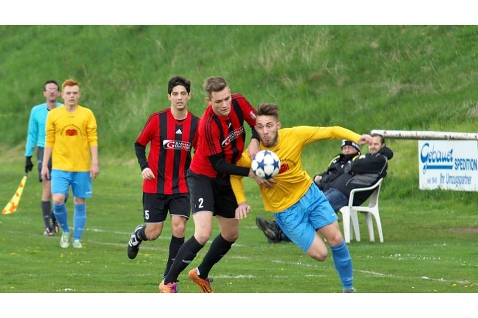 Der SSV Stötteritz (hier mit Maurice Gerullis, links) ist optimal in die Saison gestartet und will auch im Derby gegen den SV Leipzig Ost überzeugen.  F: Rossner