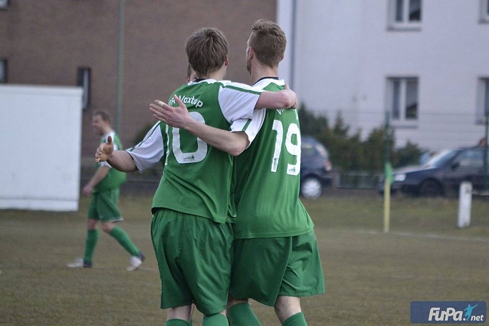 Die Spieler des VfR Voxtrup feiern eines ihrer 123 Saisontore. Fotograf: Nico-Andreas Paetzel Die Spieler des VfR Voxtrup feiern eines ihrer 123 Saisontore. Fotograf: Nico-Andreas Paetzel