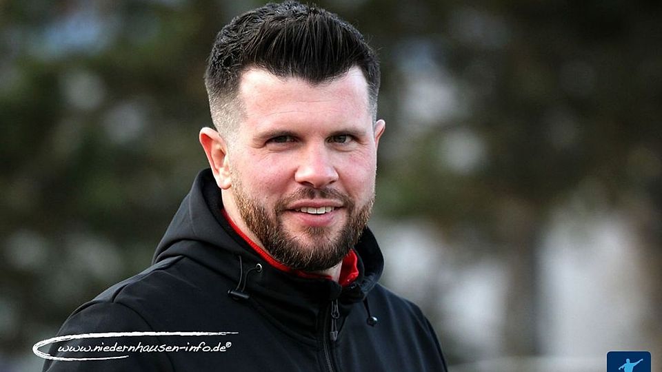 Eric Pascal Bender bleibt als Spielertrainer des FV Delkenheim an Bord.