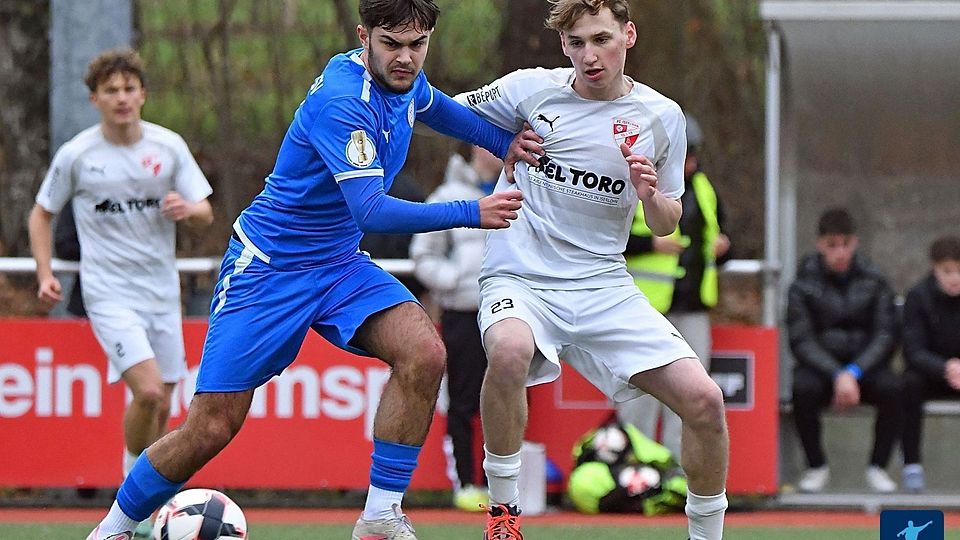 Die U19 des Hombrucher SV (in Blau) ist im Winter in die DFB Nachwuchsliga aufgestiegen und könnte im Westfalenpokal-Achtelfinale auf den VfL Bochum treffen.