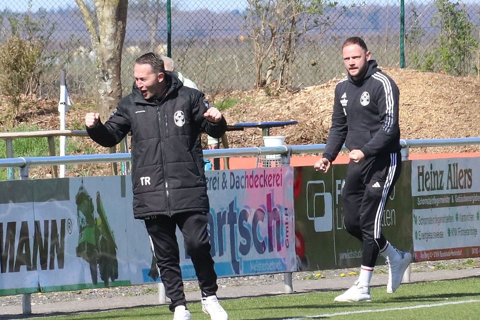 Andrej Justus und Andre Schröder vertraten Jorks Trainer Max Frank an der Außenlinie. Die Aushilfen durften in Hedendorf einen überraschenden und glücklichen 2:1-Sieg feiern.