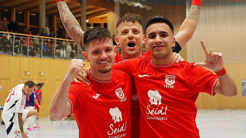 Wie weit kommen Spielertrainer Lucas Kruel (Mitte) und seine Futsaler vom SSV Jahn 1889 Regensburg diesmal in den Playoffs der deutschen Meisterschaft?