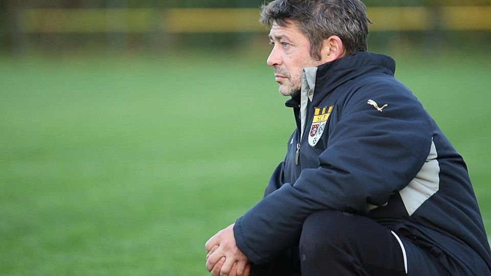 Coach Ramon Sanchez vom Aufsteiger SC Portugues. F: Bernd Seyme