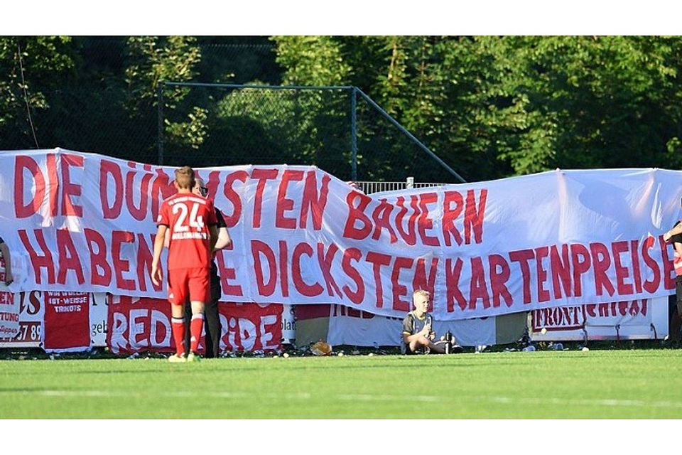 Die Fans der Bayern Amateure protestierten in Eichstätt gegen die Kartenpreise. Foto: Johannes Traub.