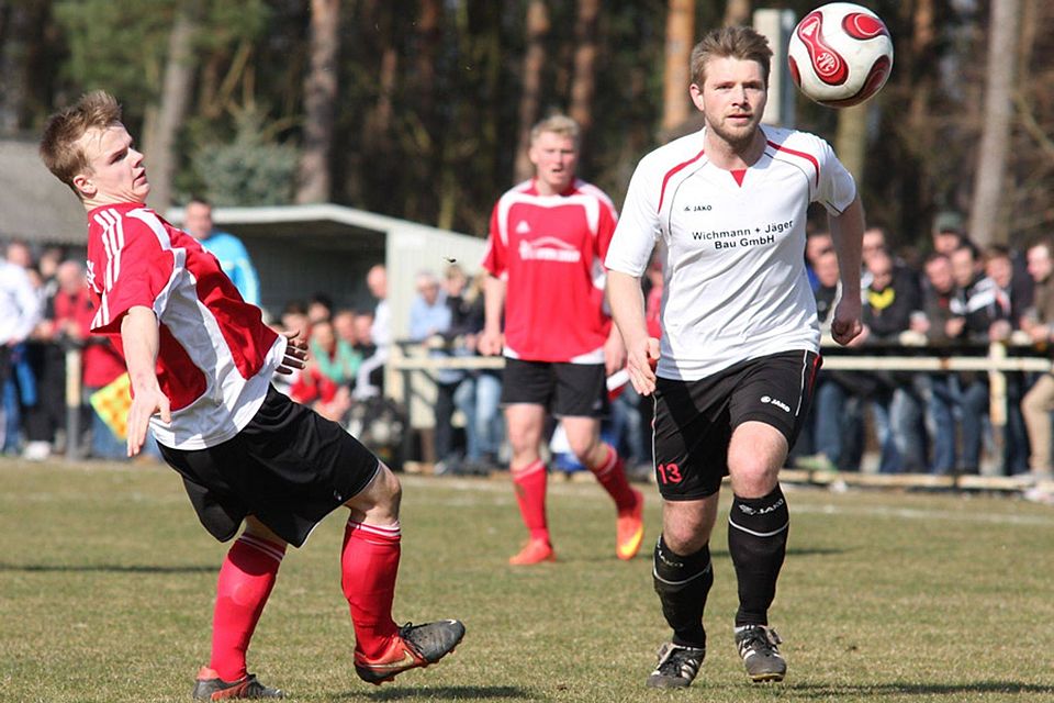 Arneburg (in weiß) setzte sich im Halbfinale gegen Bismark II   F: Ralf Motejat