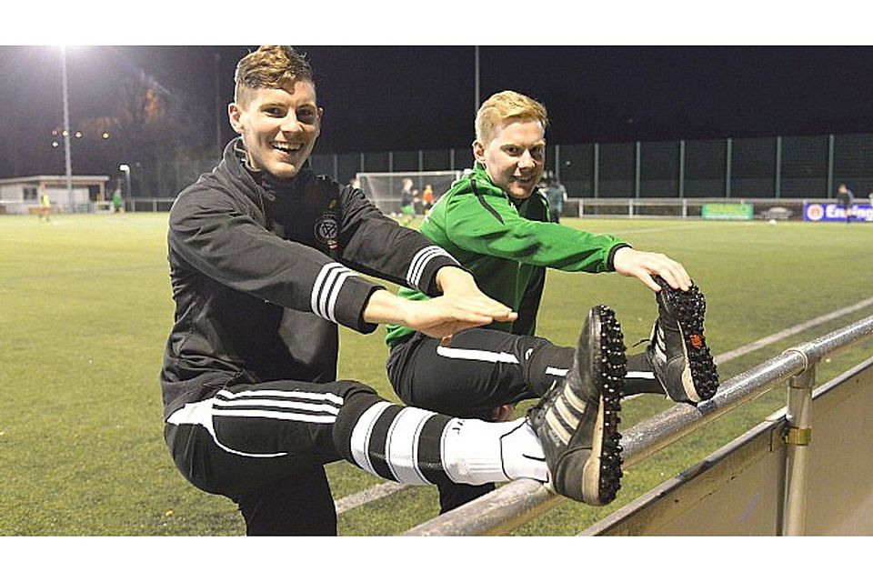 „Es ist irgendwie cool, mit dem eigenen Bruder Fußball zu spielen": Marco (links) und Pascal Werner Foto: Holom